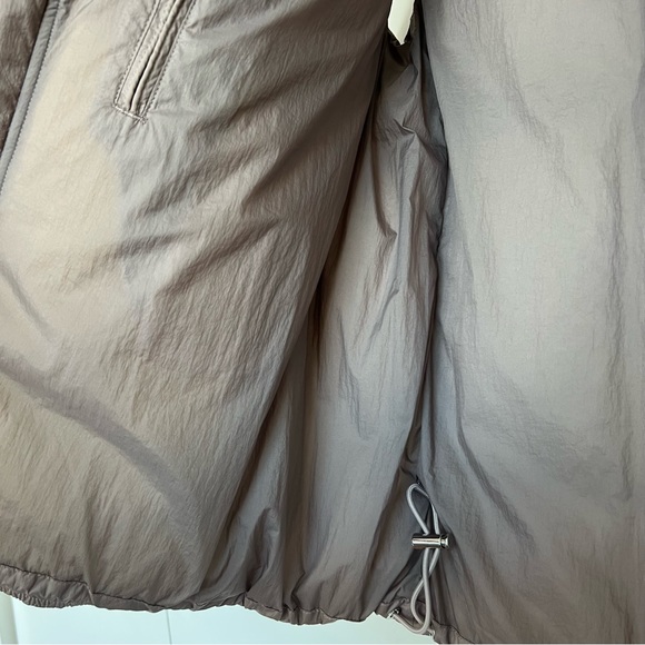 Theory Men’s Puffer Vest, Medium - Picture 7 of 8